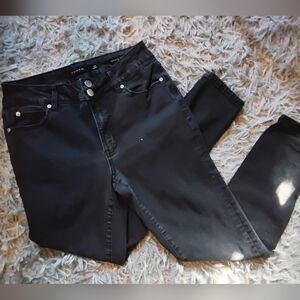 Tahari Charlotte Skinny Jeans